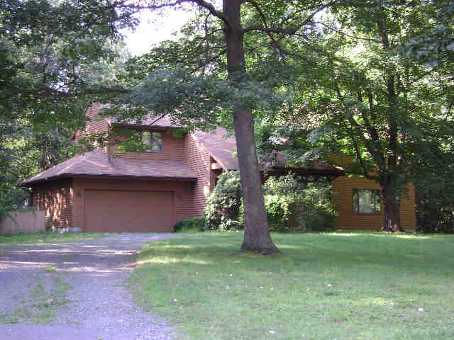 Building photograph for 7 SUNSET RD